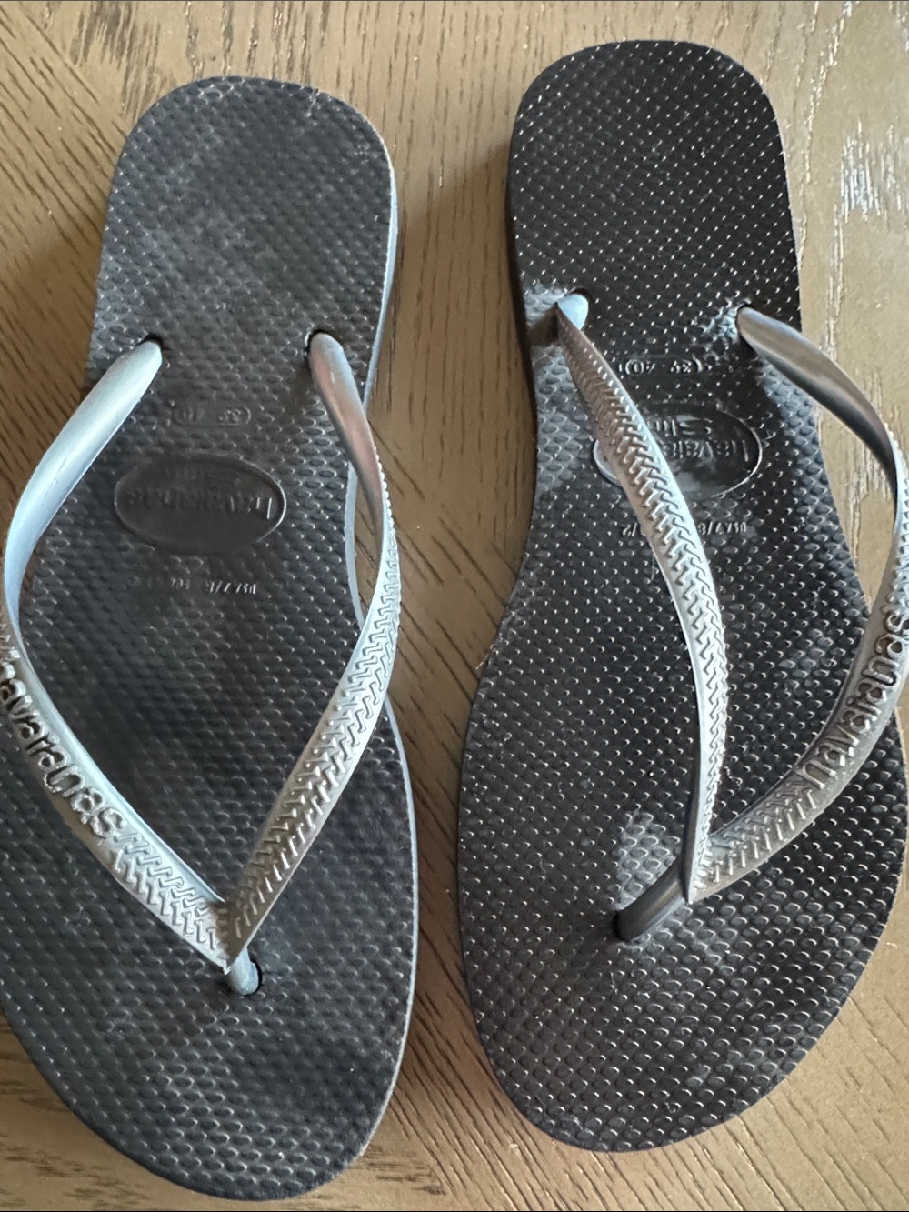 Havaianas Women's Metallic Gray Flip Flop Sandals size 39-40